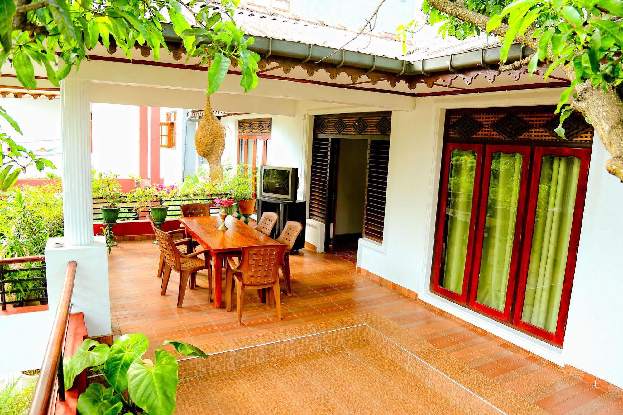 Thilaka City Hotel Anuradhapura Exterior foto
